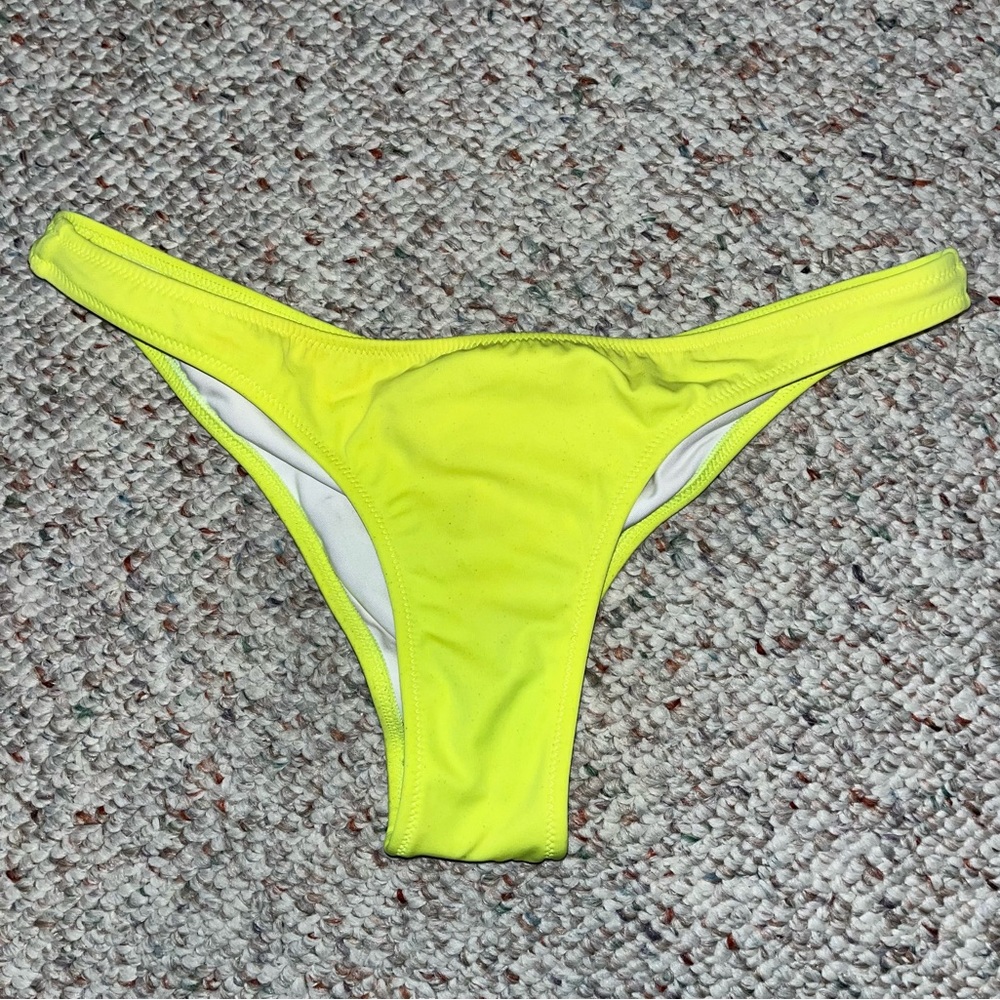 Victoria’s Secret scrunch butt cheeky bikini bottoms